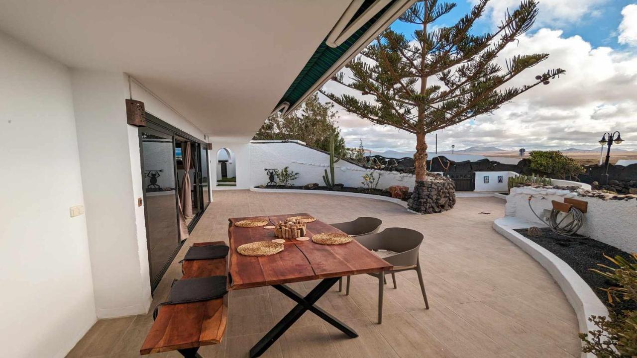 Bungalow Allende Famara Con Piscina Privada Y Ac Екстер'єр фото