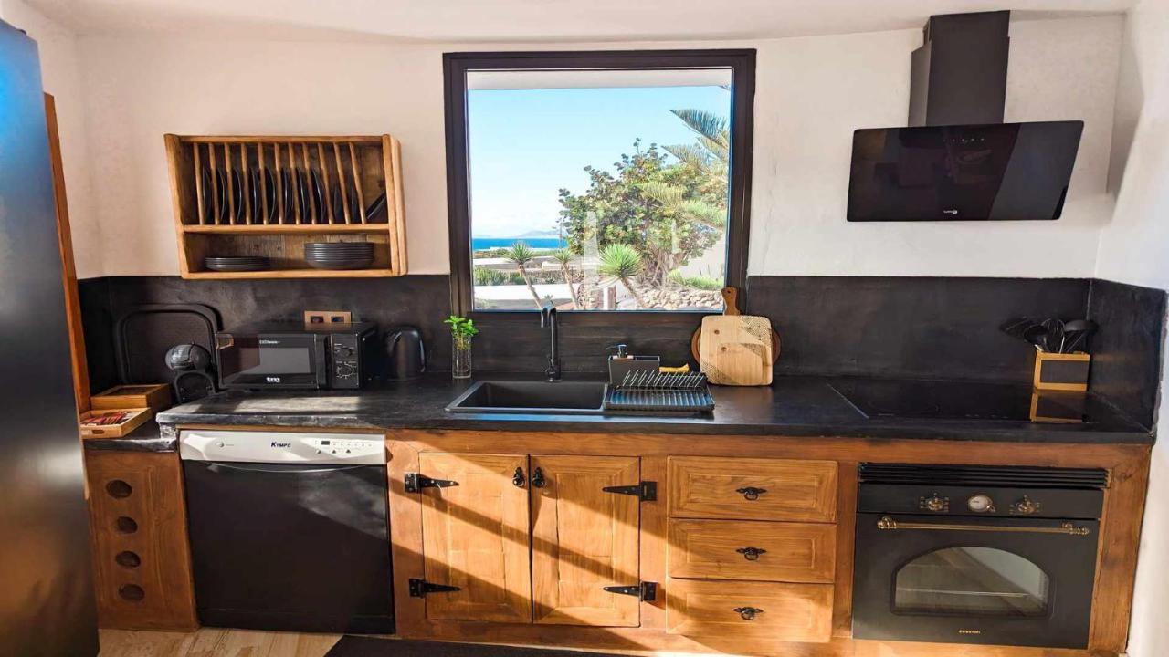 Bungalow Allende Famara Con Piscina Privada Y Ac Екстер'єр фото